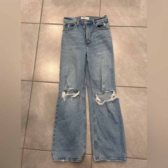 Abercrombie & Fitch Denim - Abercrombie & Fitch The 90’s Relaxed Jeans High Rise